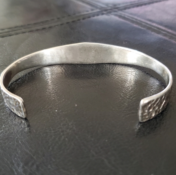 Quality Sterling silver bangle made from Mexico - Picture 3 of 5